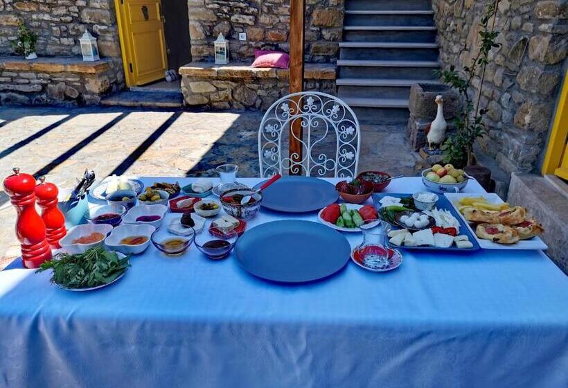 标准三人间, Ilios Guest House