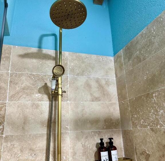 标准三人间, Ilios Guest House