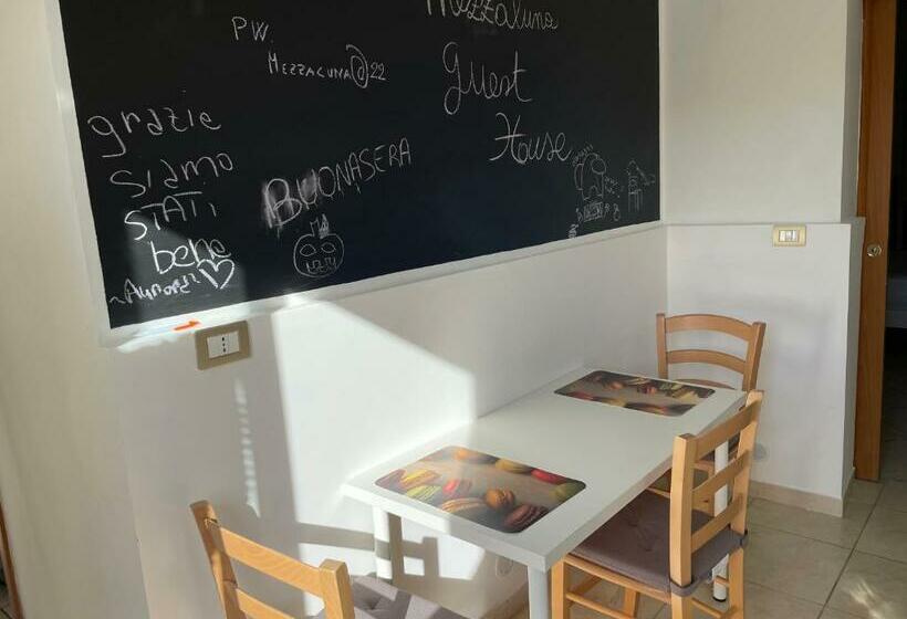 غرفة قياسية سرير كينج, Mezzaluna Guest House