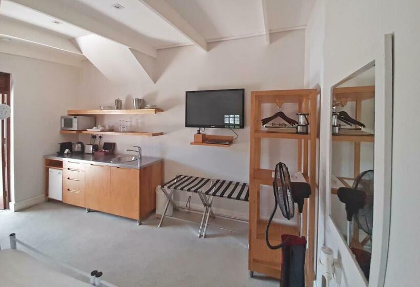 エコノミールーム, Harbour House Hotel Adventure Pads