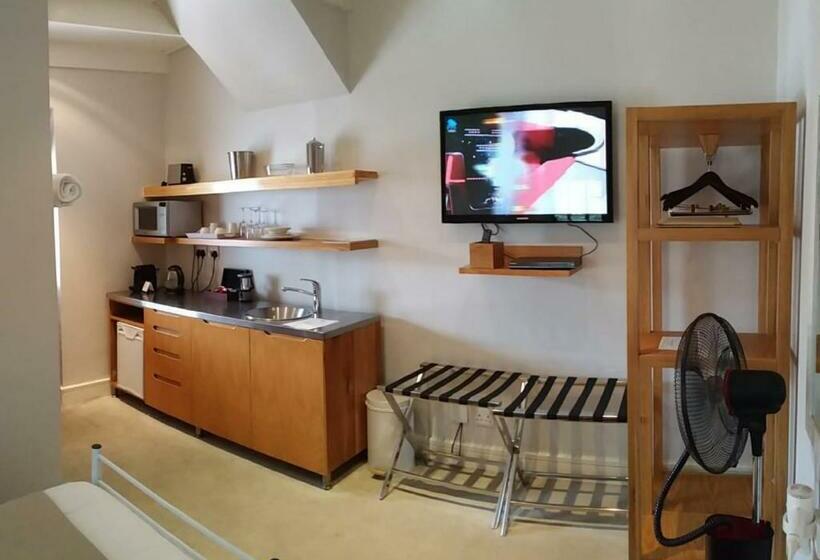 エコノミールーム, Harbour House Hotel Adventure Pads