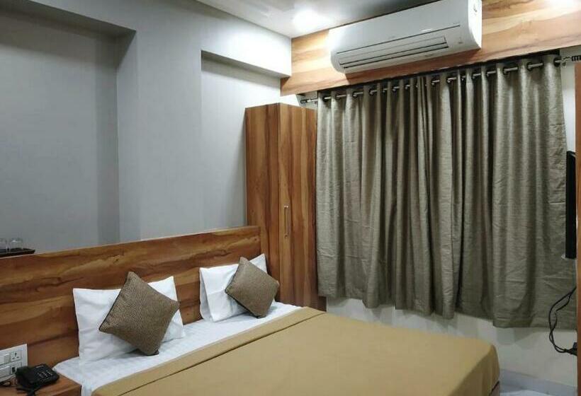 Superior Yhden Hengen Huone, Guru Kripa 500mtr From Shreenathji Temple