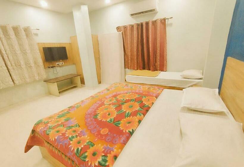 Deluxe-huone King-vuode, Guru Kripa 500mtr From Shreenathji Temple