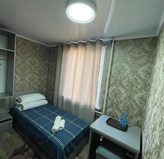 اتاق استاندارد یک نفره, Fam_house