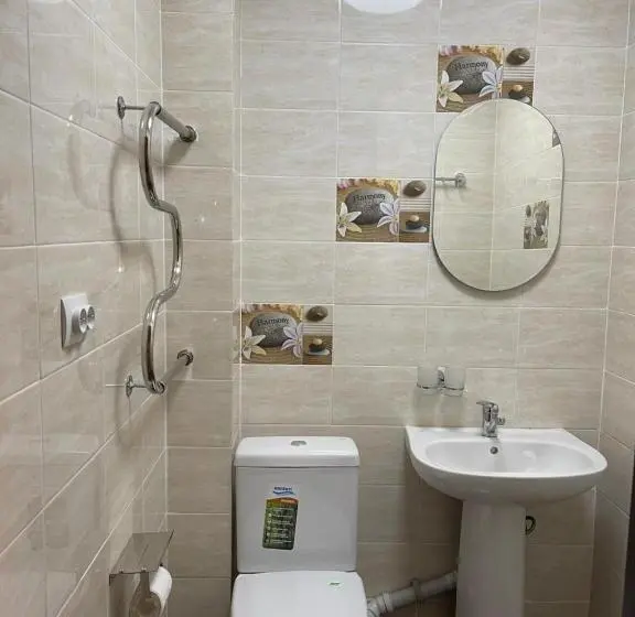 اتاق استاندارد یک نفره, Fam_house