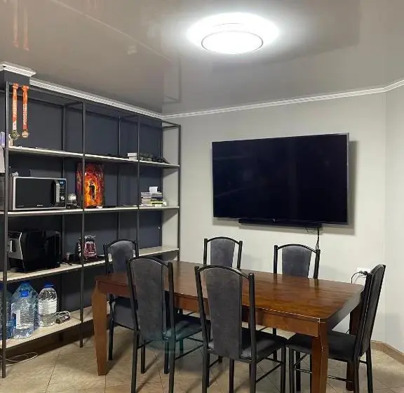 اتاق استاندارد با سرویس بهداشتی مشترک, Fam_house