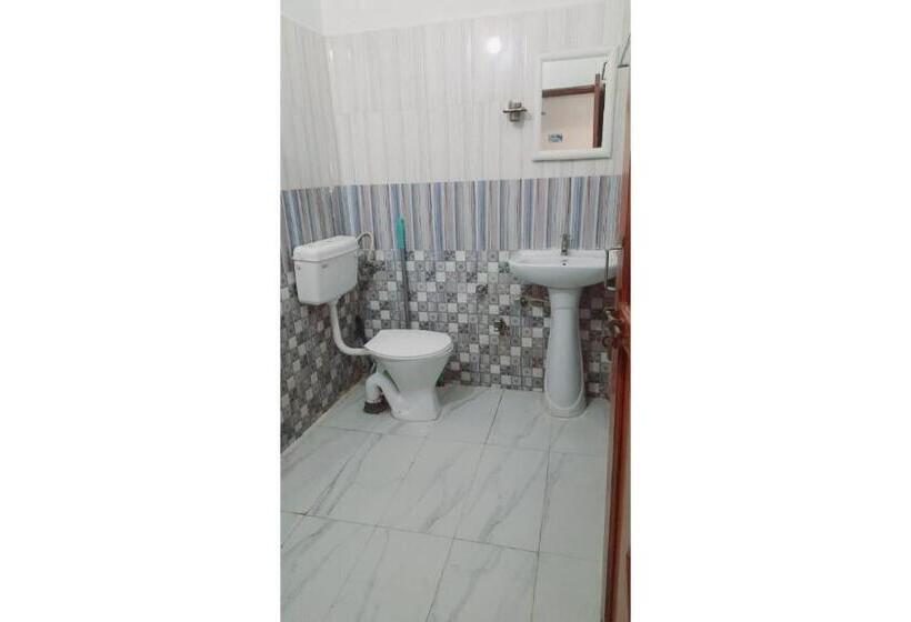 스탠다드 트리플 룸, Ashirwad, Uttarkashi