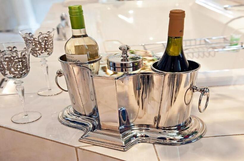 스위트, Breitner House