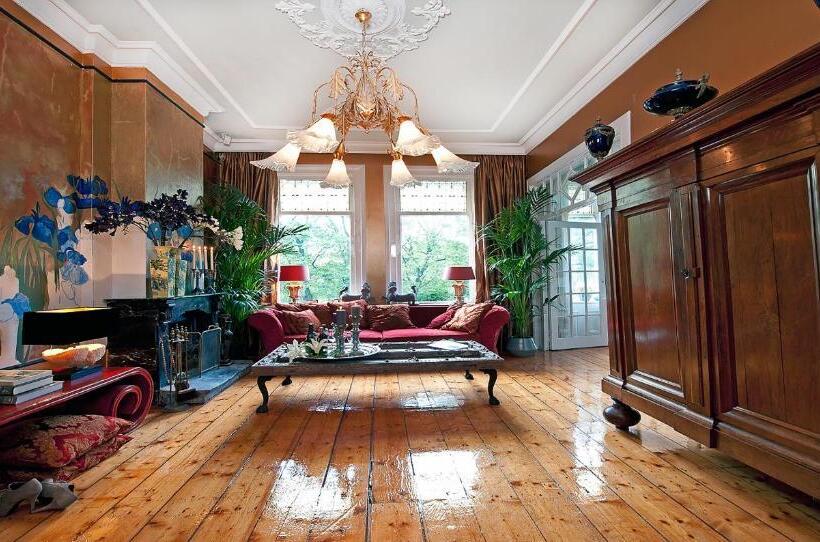 스위트, Breitner House