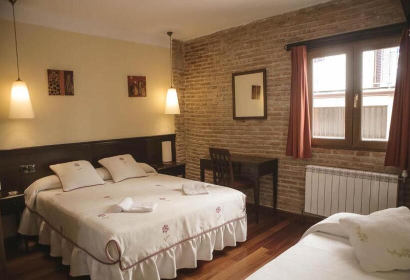 Номер Стандарт Трехместный, Hospedium Hotel La Fuente