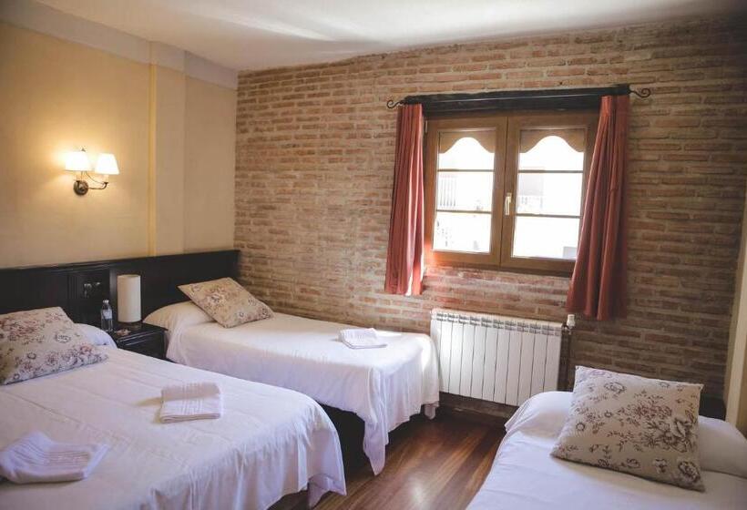 Четырехместный Номер Стандарт, Hospedium Hotel La Fuente