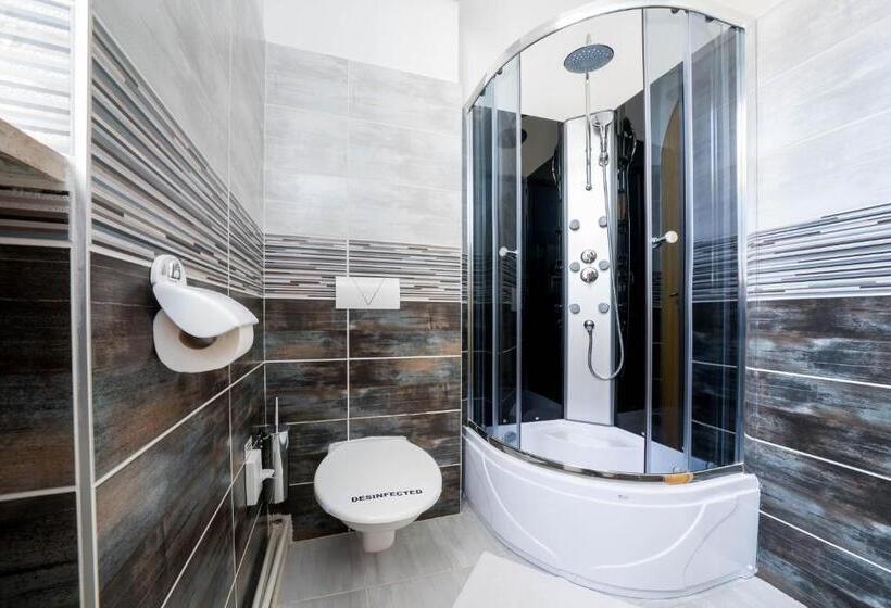 חדר סטנדרד יחיד חדר אמבטיה משותף, Mini Hotel Akord