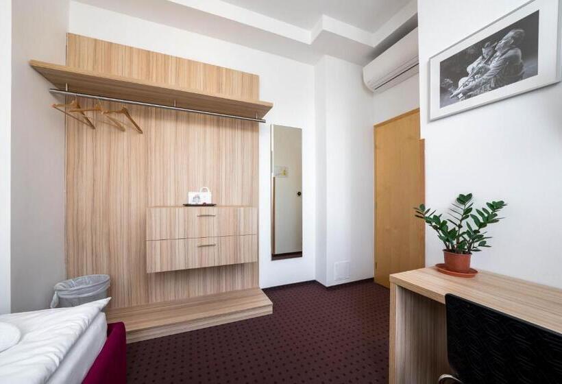 اتاق استاندارد یک تخته با سرویس بهداشتی مشترک, Mini Hotel Akord