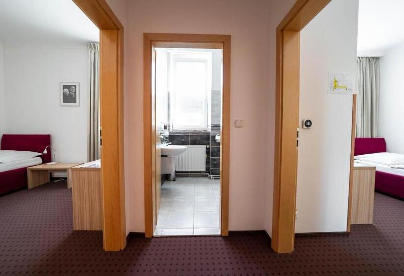 اتاق استاندارد یک تخته با سرویس بهداشتی مشترک, Mini Hotel Akord