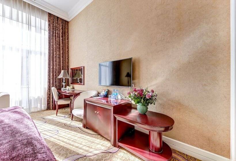 Delüks Oda, Akyan St. Petersburg
