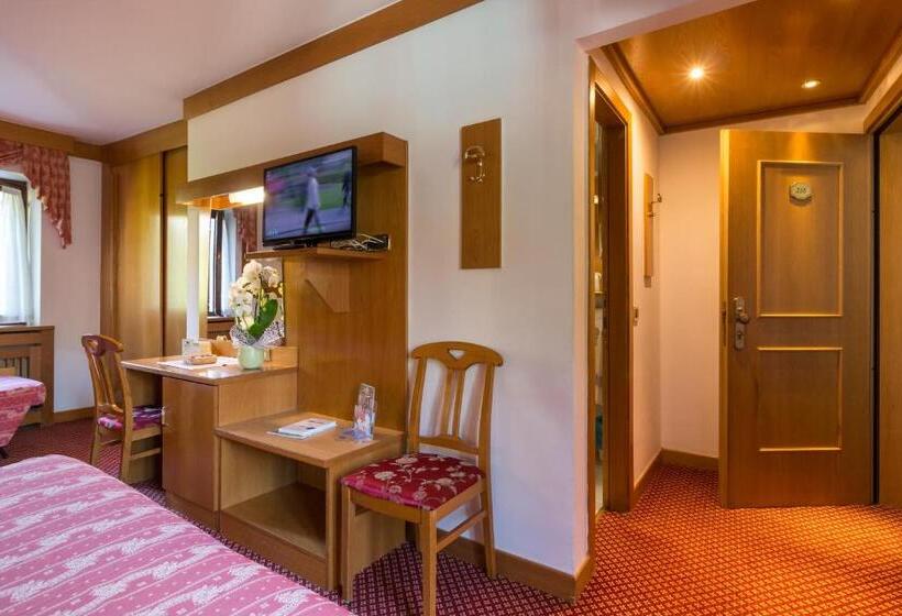 غرفة كلاسيكية ثلاثية, Bellavista