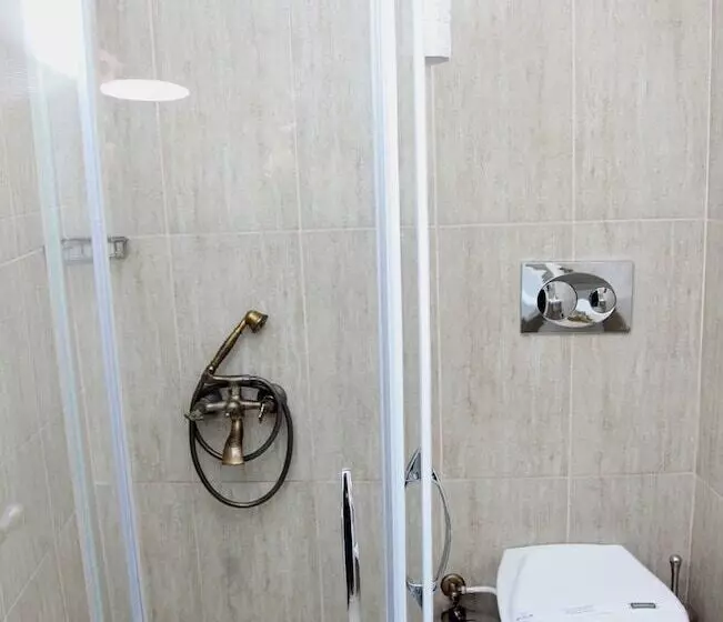 Economy Triple Room