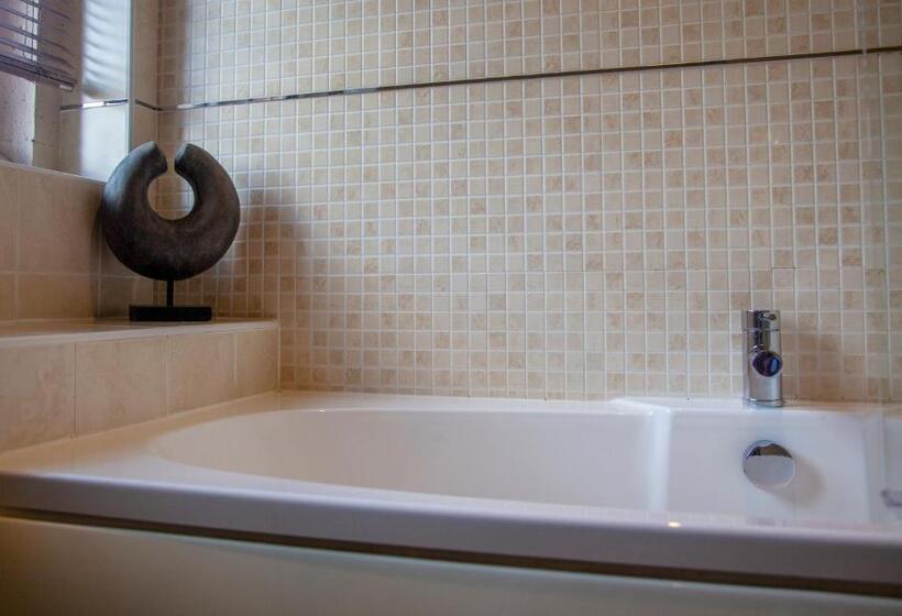 スタンダードルーム, Hopping Hare