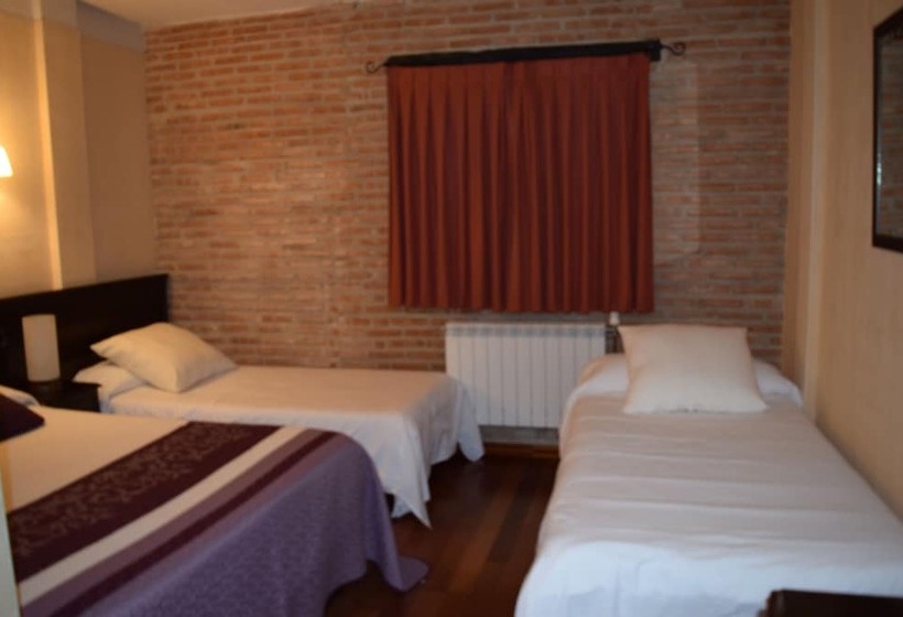 اتاق استاندارد سه نفره, Hospedium Hotel La Fuente