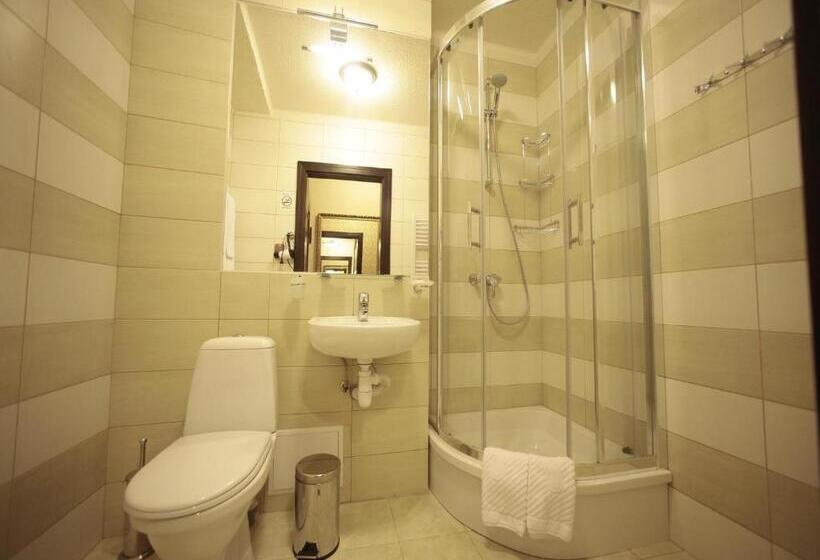 חדר סטנדרט לשלושה, Kilikiya