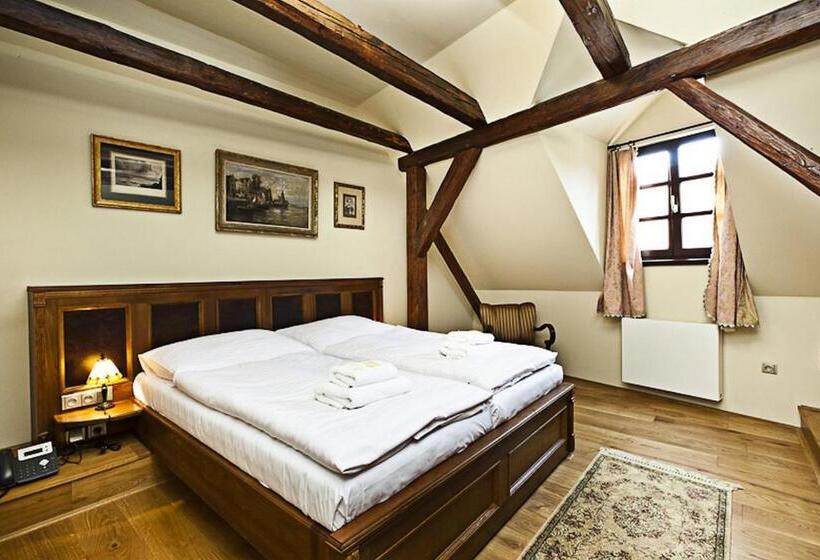 컴포트 룸, Latran