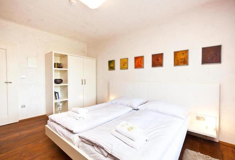 컴포트 룸, Latran