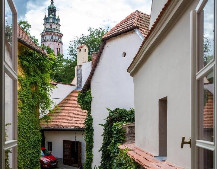 컴포트 트리플 룸, Latran