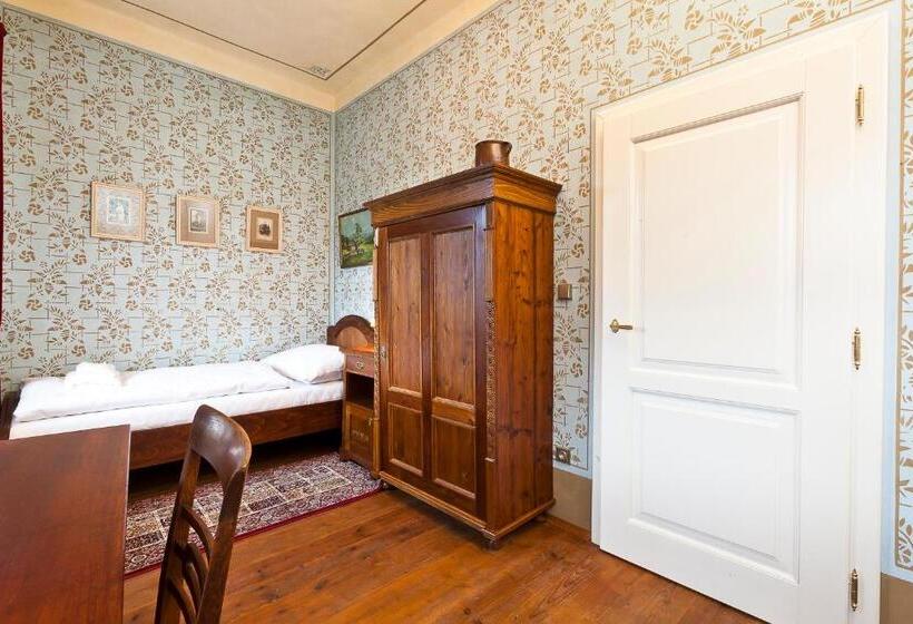 컴포트 룸, Latran