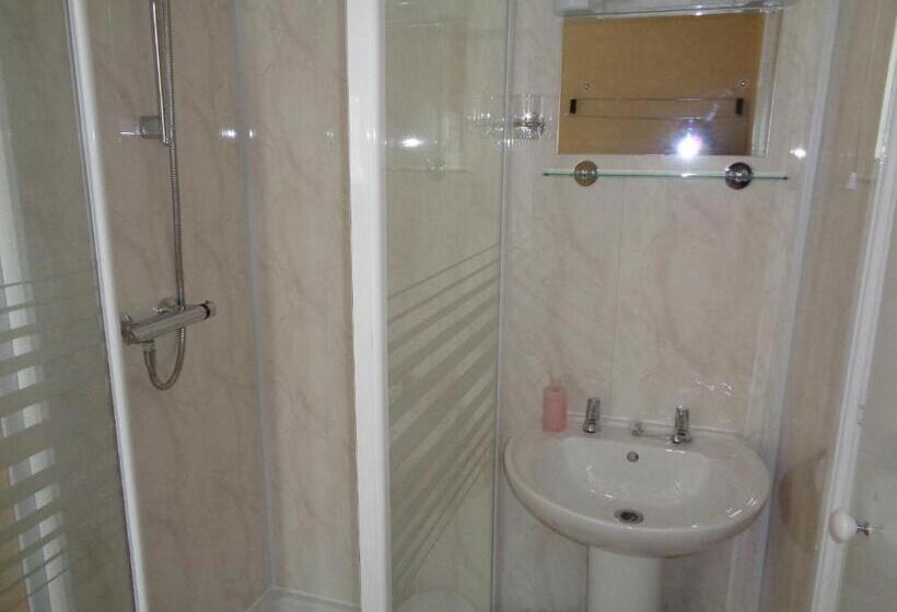 חדר סטנדרט, The Charlesworth