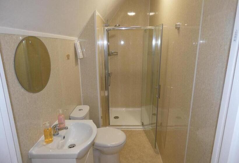 חדר משפחתי, The Charlesworth