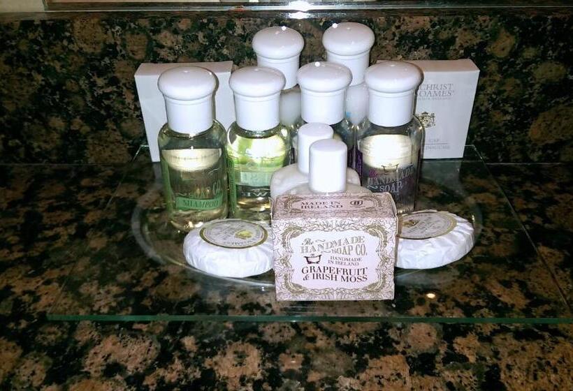 חדר סטנדרט, The Shirley Arms