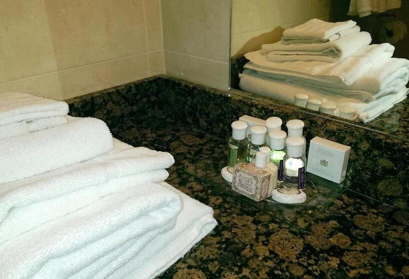 חדר סטנדרט, The Shirley Arms