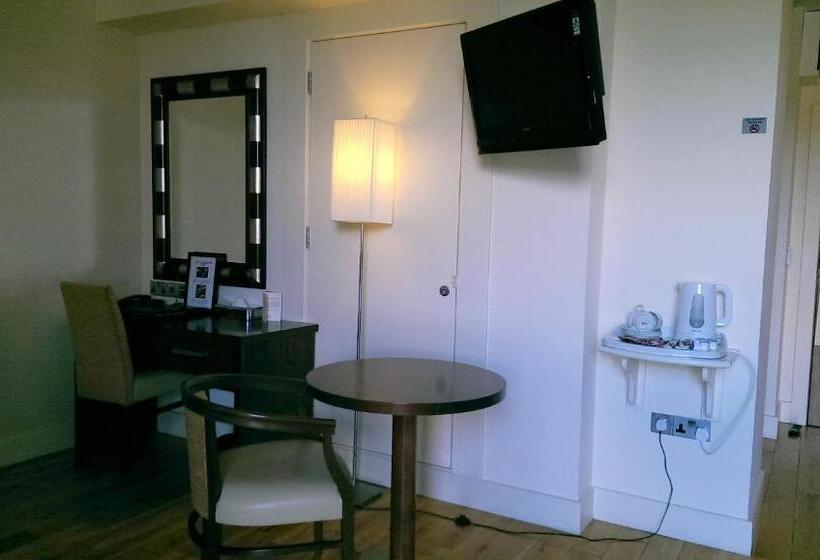 חדר סטנדרט, The Shirley Arms