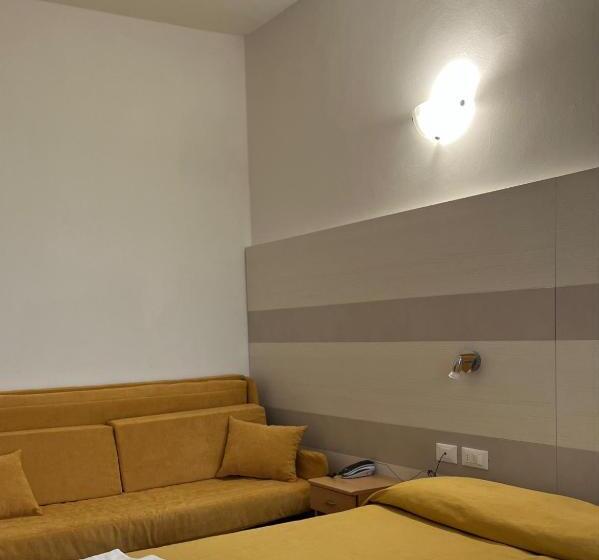 غرفة قياسية ثلاثية, Villa Costa