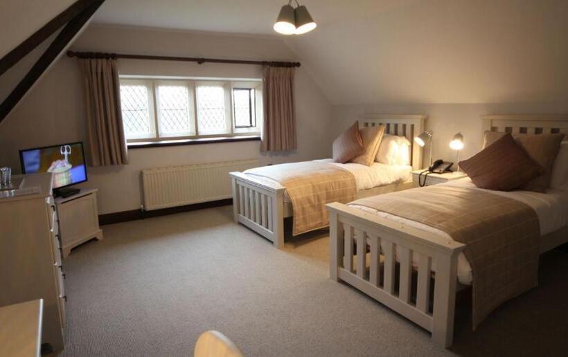 غرفة قياسية, Weston Hall