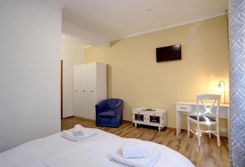 חדר דלוקס, Pensiunea Boema Ploiesti