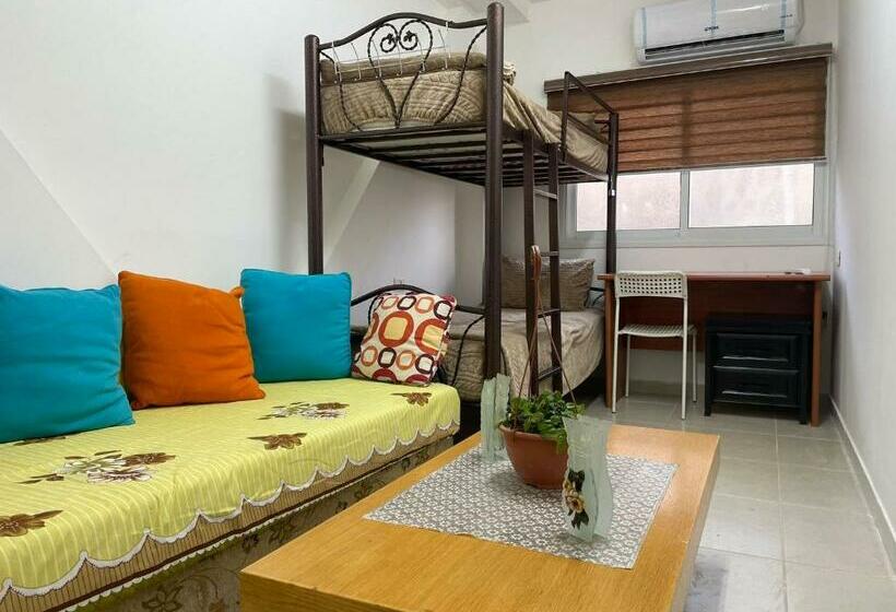 اتاق اکونومی, Alsharif Family