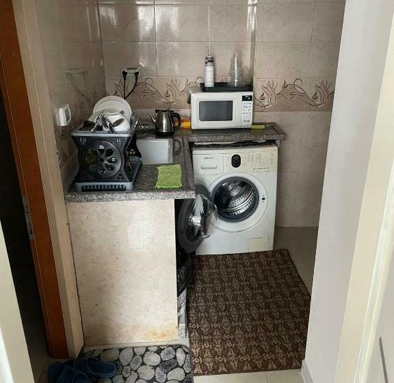 اتاق استاندارد یک نفره, Alsharif Family