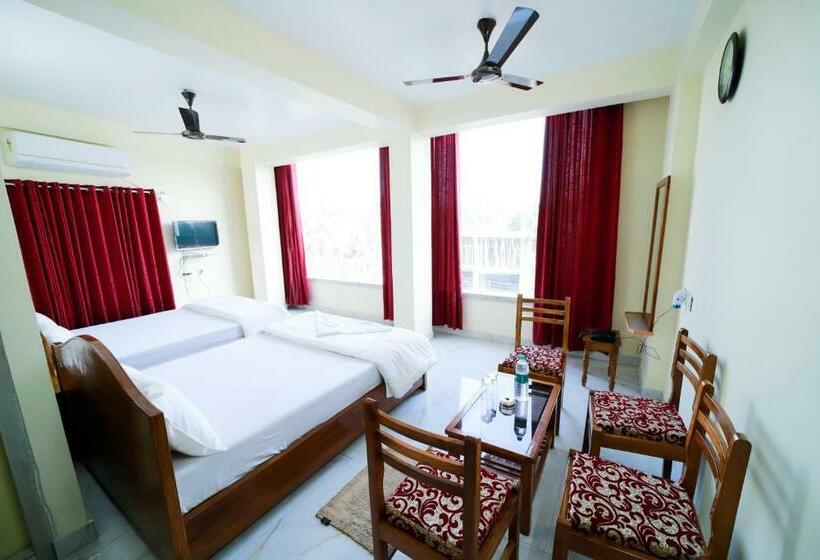 Deluxe Neljän Hengen Huone, Rishika Banquet And Guest House