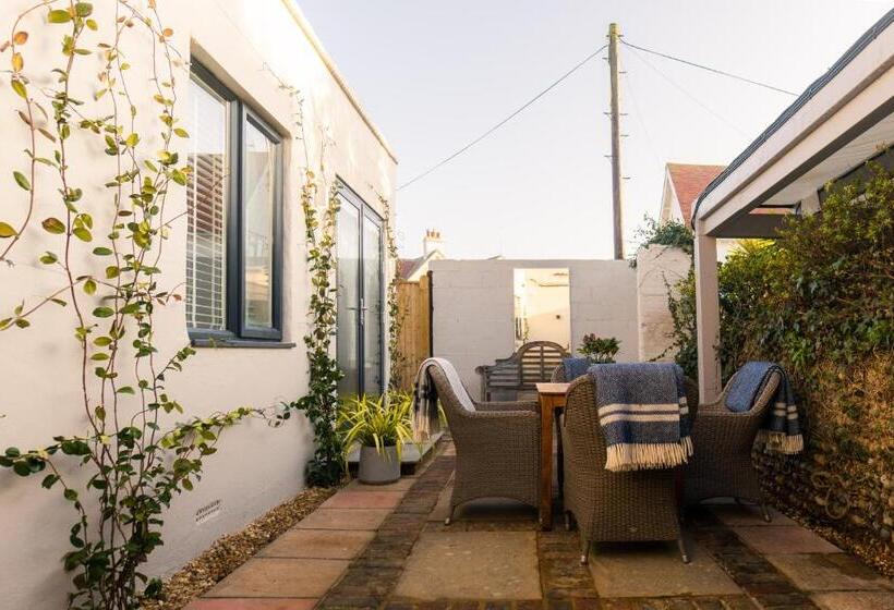 Апартаменты 2 Спальни, The Seaview, East Preston