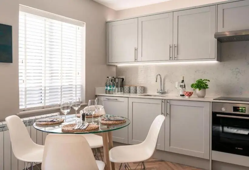 ２ベッドルームアパートメント, The Seaview, East Preston