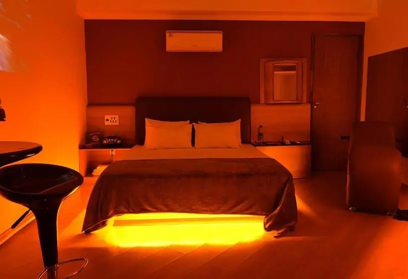 デラックスルーム, Wmotel
