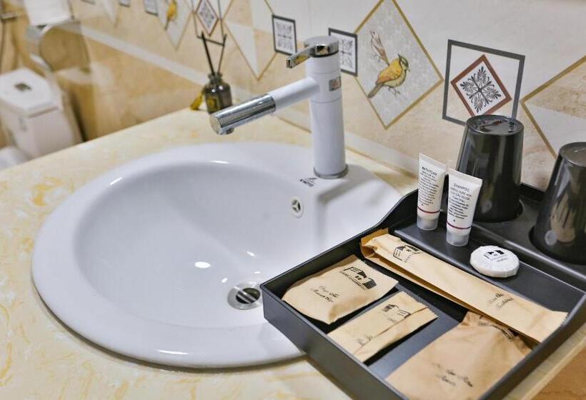 اتاق لوکس با بالکن, Hanz Light House Condo