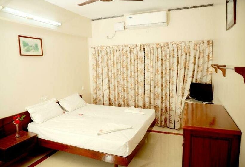 디럭스 룸, Ashish Tourist Home