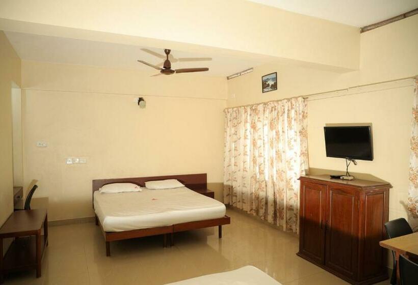 클래식 4인 룸, Ashish Tourist Home