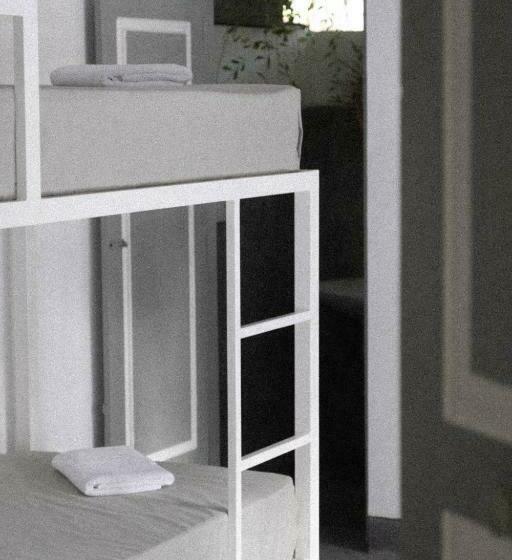 تختخواب در اتاق مشترک, Clics Coliving & Coworking