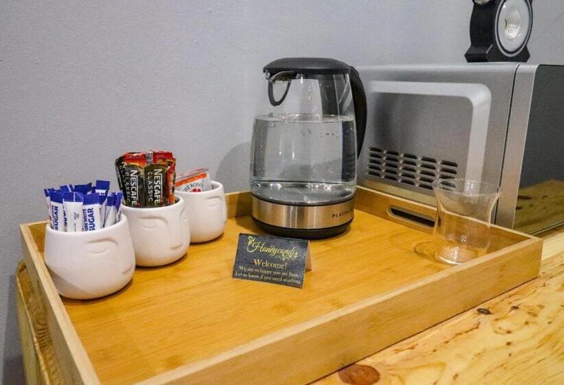 Номер Стандарт, The Honeycomb 2