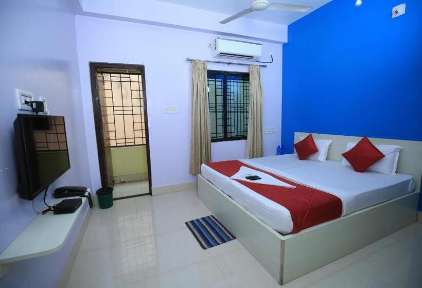 اتاق سوپریور با تخت بزرگ, Railview Inn Bhubaneswar