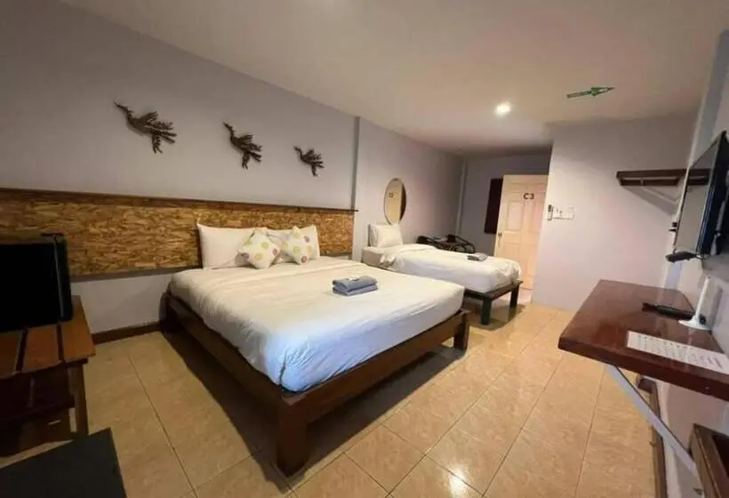 Deluxe Kolmen Hengen Huone, Thebedkolok Resort