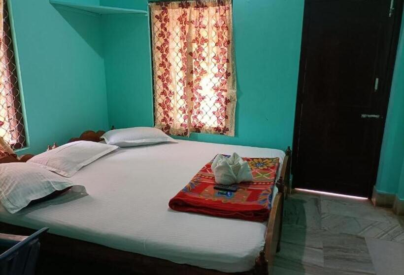 اتاق اکونومی, Radha Krishna Holiday Home